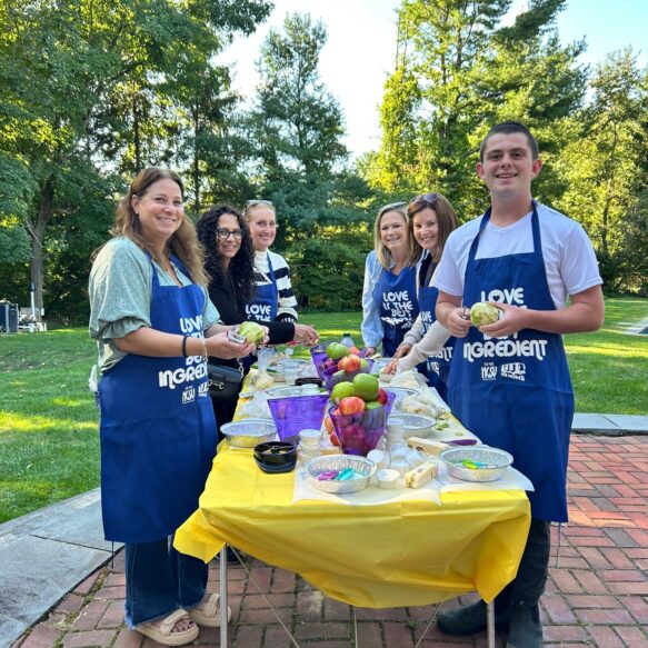 Pre-Rosh Hashanah Apple Baking — photo 18